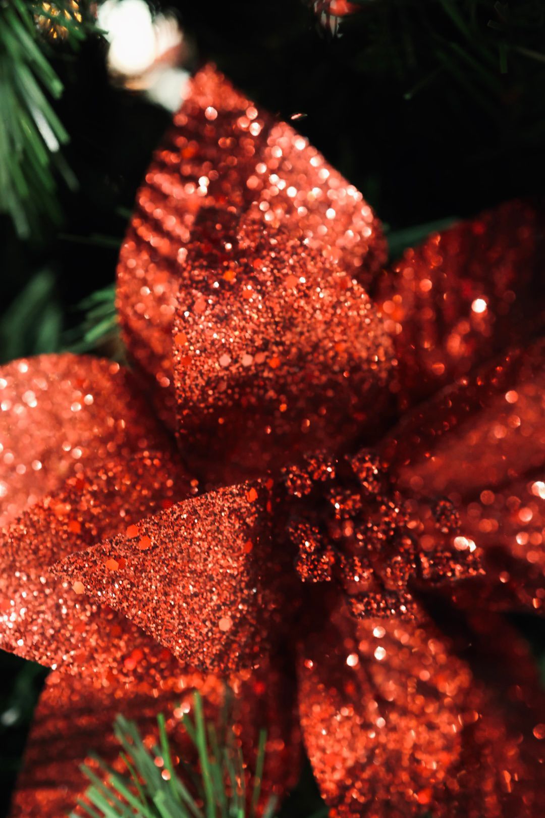 Ponsettia red glitter
