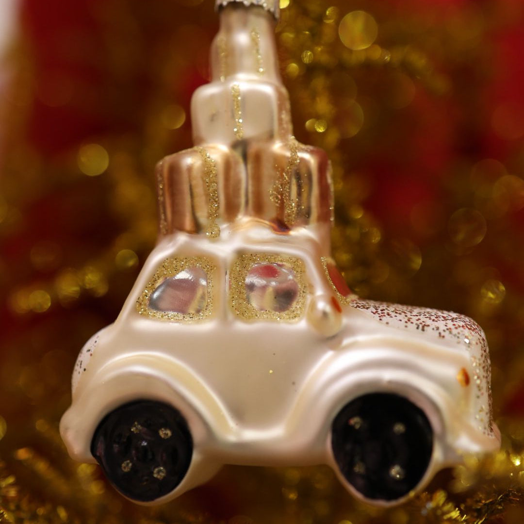 Car with presents - Gold