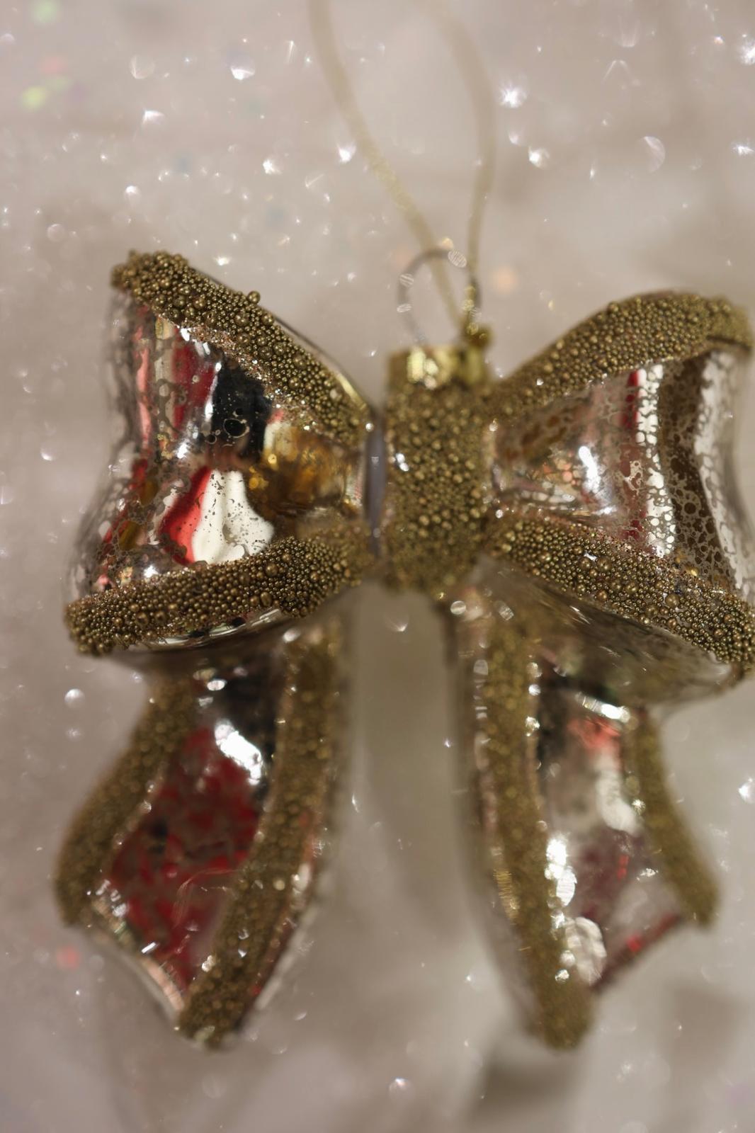 Glass Bow with pearls